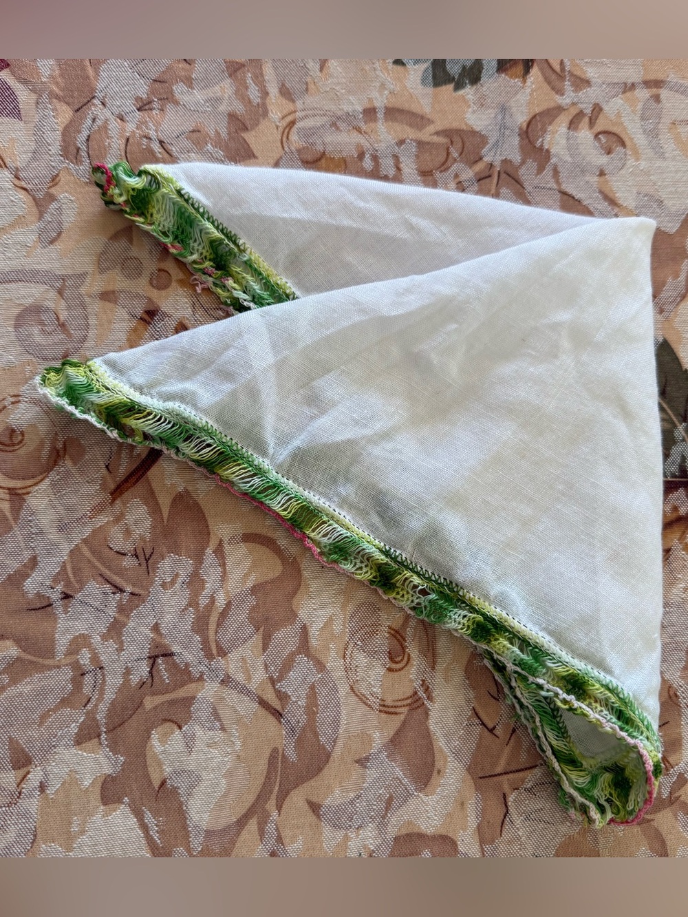 🆕VTG Linen Handkerchief with Hand-Crocheted Border🆕